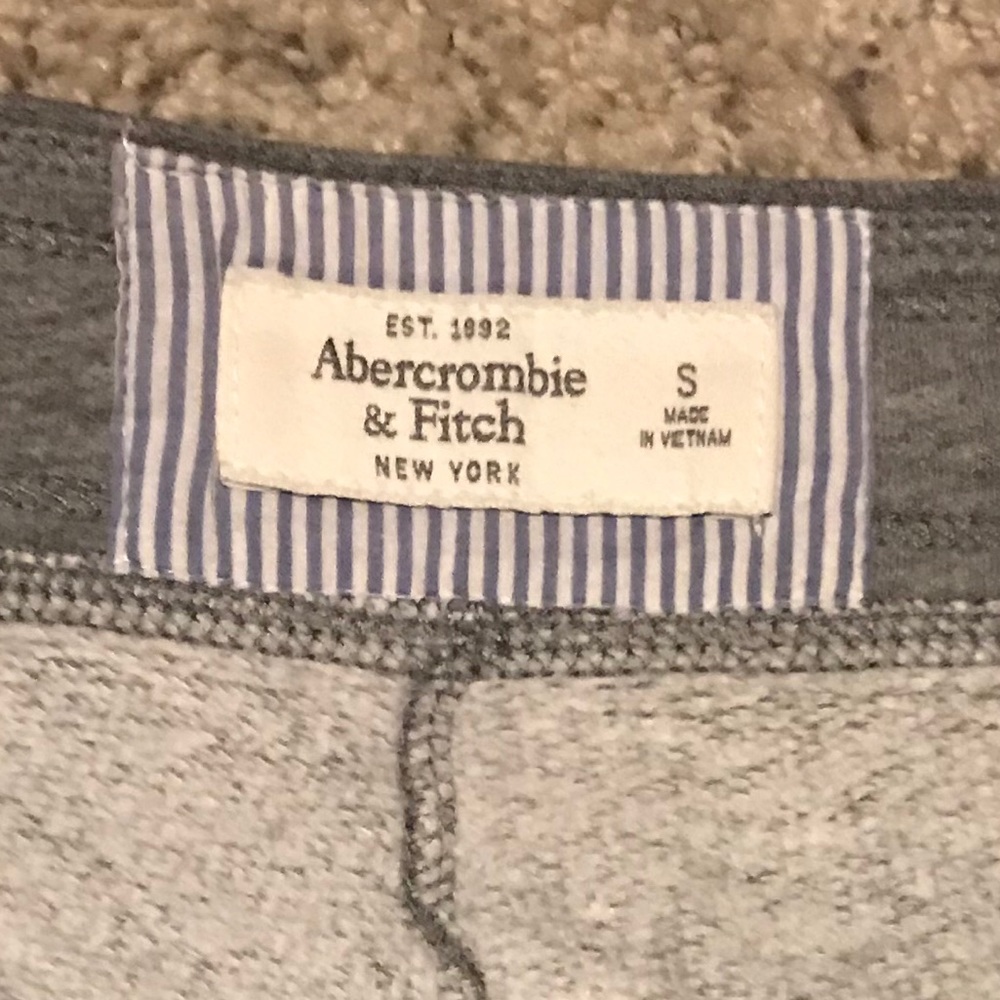 ❌SOLD‼️Grey Abercrombie & Fitch comfy towel shorts - Picture 3 of 4
